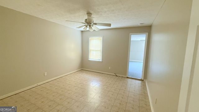 32 Russell Lane, Carrollton, GA 30116