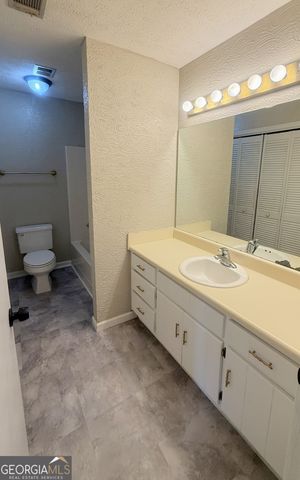 32 Russell Lane, Carrollton, GA 30116