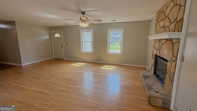 32 Russell Lane, Carrollton, GA 30116