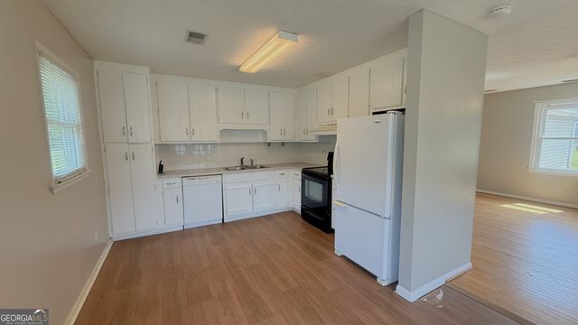 32 Russell Lane, Carrollton, GA 30116