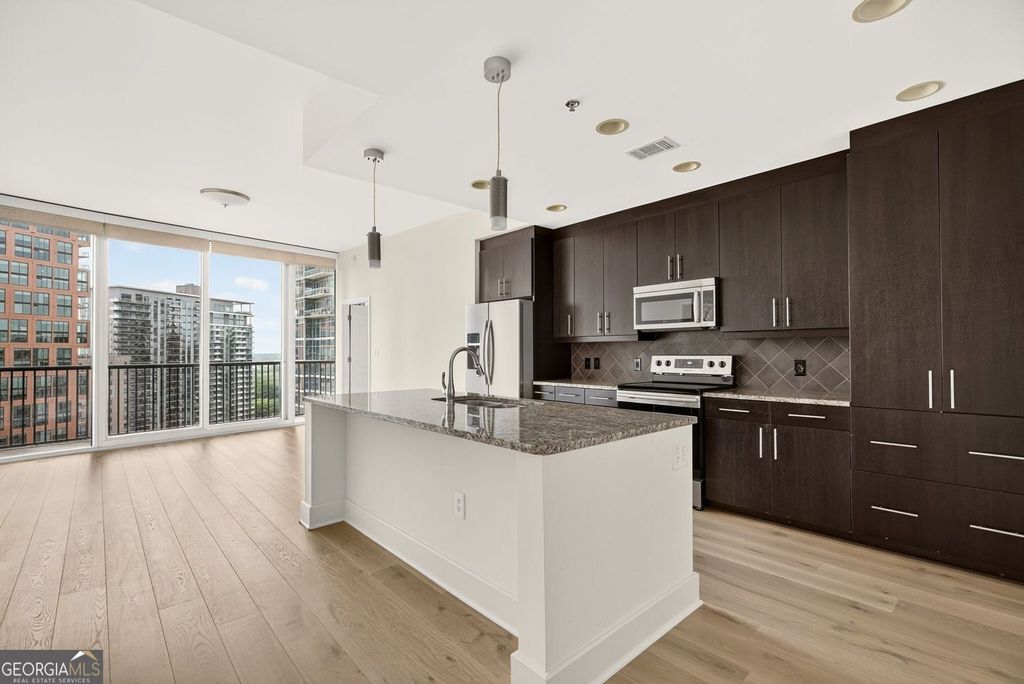 1080 Peachtree Street NE 2004, Atlanta, GA 30309