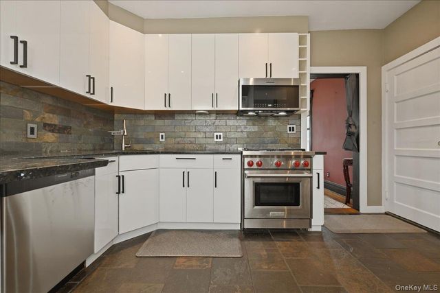 991 Cottage Place, Baldwin, NY 11510