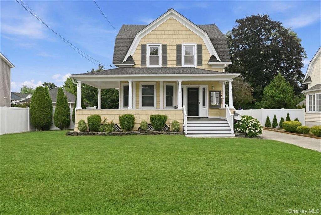 991 Cottage Place, Baldwin, NY 11510
