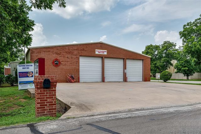 1148 E Landings N, Granbury, TX 76049