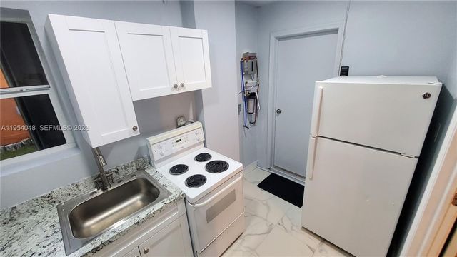 8613 Beekman Dr, Miramar, FL 33025