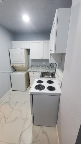 8613 Beekman Dr, Miramar, FL 33025