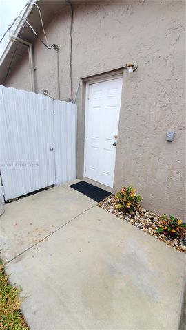 8613 Beekman Dr, Miramar, FL 33025