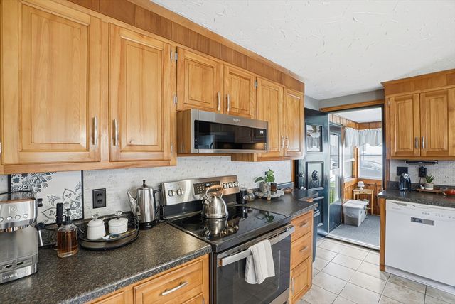 2 Walker Ave, Milford, MA 01757