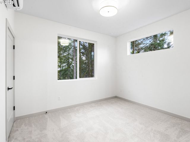 5211 Sw Vacuna St, Portland, OR 97219