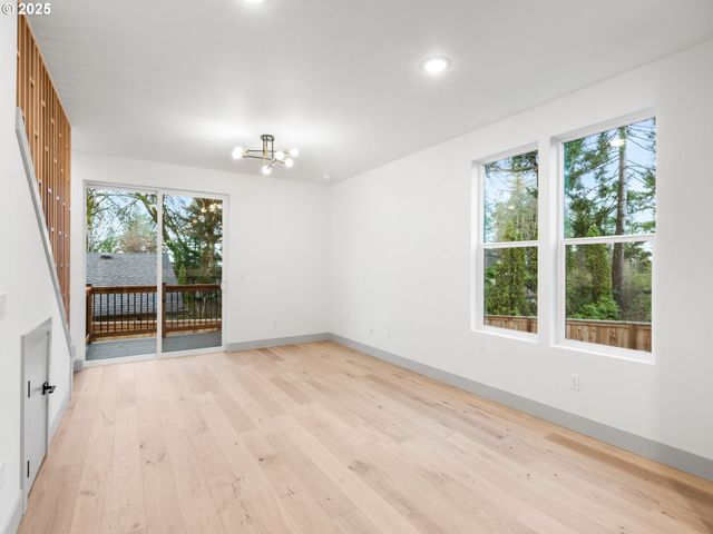 5211 Sw Vacuna St, Portland, OR 97219