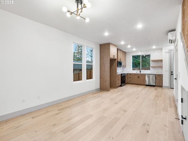 5211 Sw Vacuna St, Portland, OR 97219