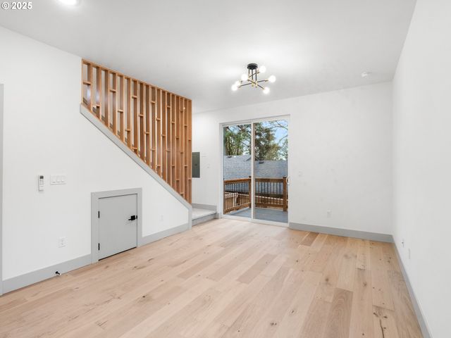 5211 Sw Vacuna St, Portland, OR 97219