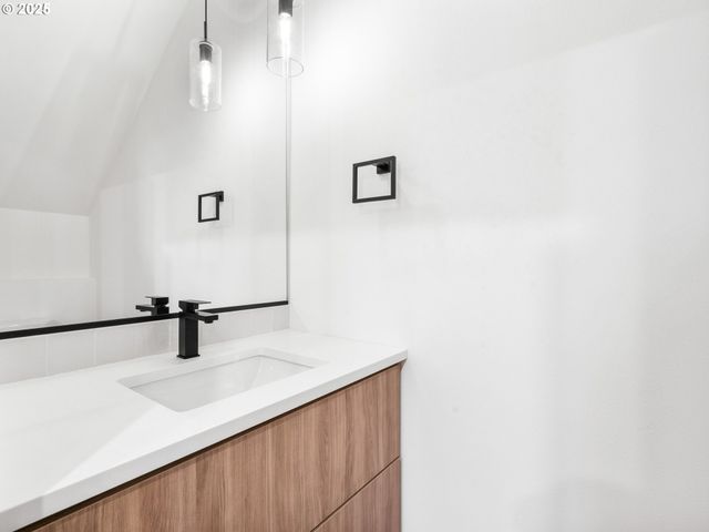 5211 Sw Vacuna St, Portland, OR 97219