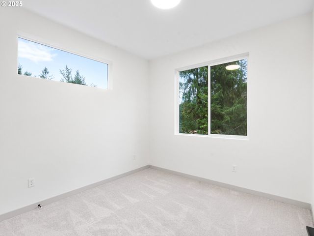 5211 Sw Vacuna St, Portland, OR 97219