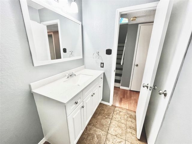 6419 Valleybrooke Court, Arlington, TX 76001