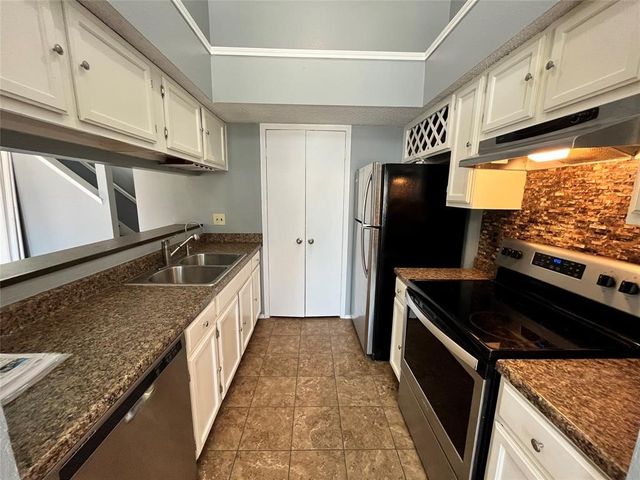 6419 Valleybrooke Court, Arlington, TX 76001