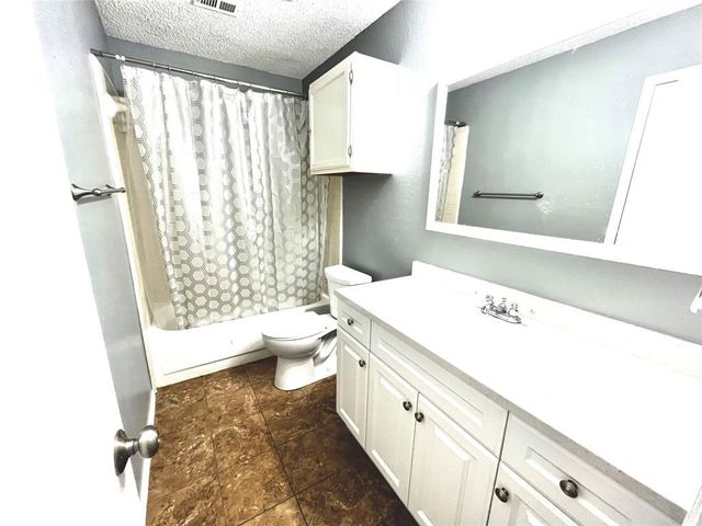 6419 Valleybrooke Court, Arlington, TX 76001