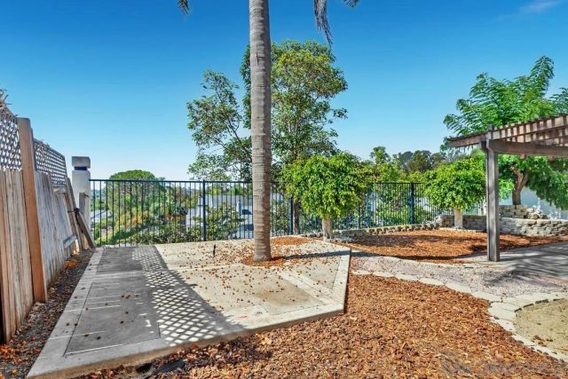 1861 Avenida Segovia, Oceanside, CA 92056