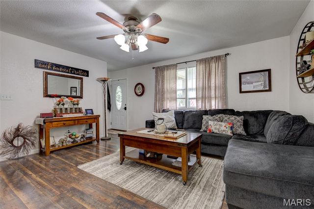 15337 Jeffrey Lane, Brighton, IL 62012