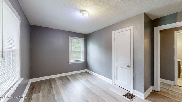 1826 S 24th St, Louisville, KY 40210