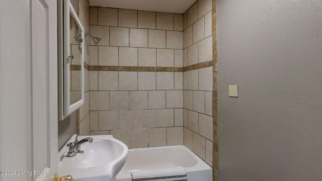1826 S 24th St, Louisville, KY 40210