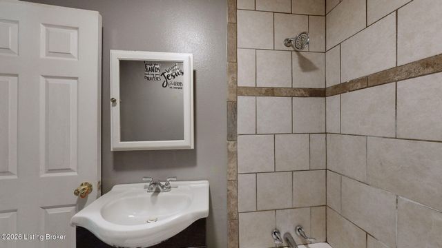 1826 S 24th St, Louisville, KY 40210