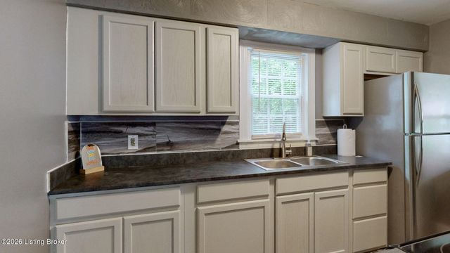 1826 S 24th St, Louisville, KY 40210