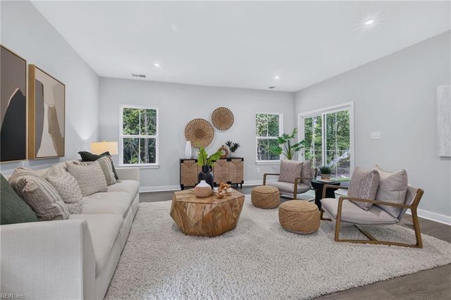 2213 Mainsail DR, Carrollton, VA 23314