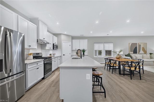2213 Mainsail DR, Carrollton, VA 23314