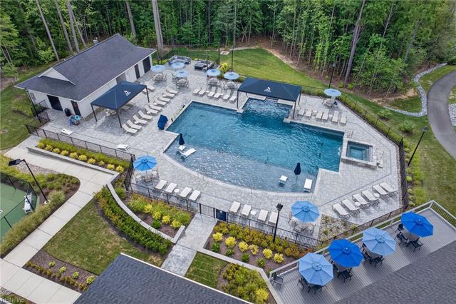 2213 Mainsail DR, Carrollton, VA 23314