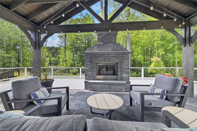 2213 Mainsail DR, Carrollton, VA 23314