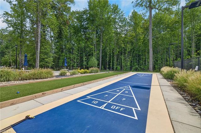 2213 Mainsail DR, Carrollton, VA 23314