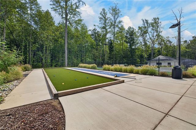 2213 Mainsail DR, Carrollton, VA 23314