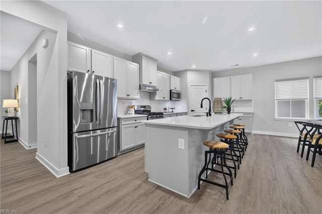 2213 Mainsail DR, Carrollton, VA 23314