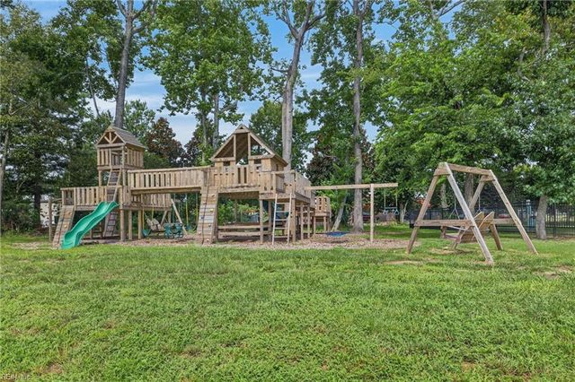 2213 Mainsail DR, Carrollton, VA 23314