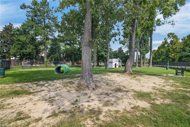 2213 Mainsail DR, Carrollton, VA 23314