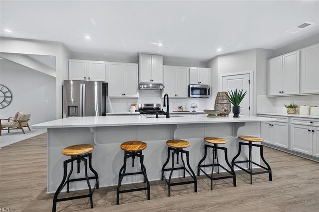 2213 Mainsail DR, Carrollton, VA 23314