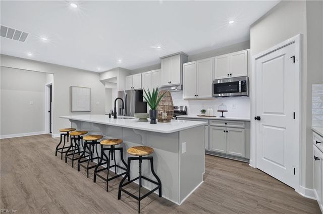 2213 Mainsail DR, Carrollton, VA 23314