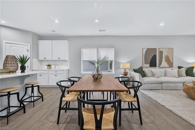 2213 Mainsail DR, Carrollton, VA 23314