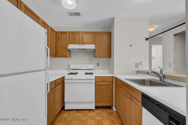 25 Jockey Lane, Tinton Falls, NJ 07753