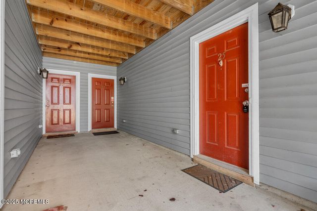 25 Jockey Lane, Tinton Falls, NJ 07753