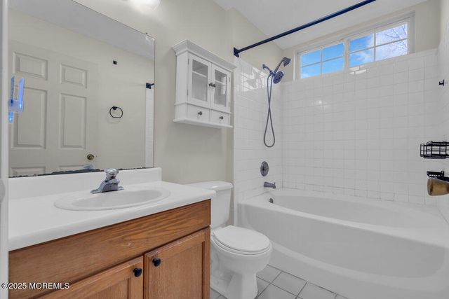 25 Jockey Lane, Tinton Falls, NJ 07753