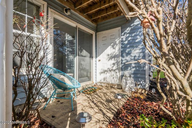 25 Jockey Lane, Tinton Falls, NJ 07753