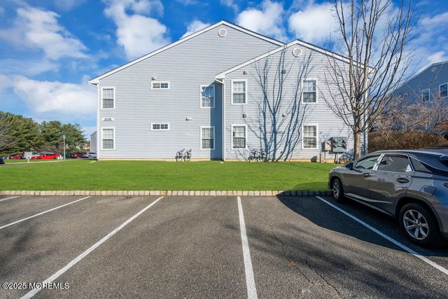 25 Jockey Lane, Tinton Falls, NJ 07753