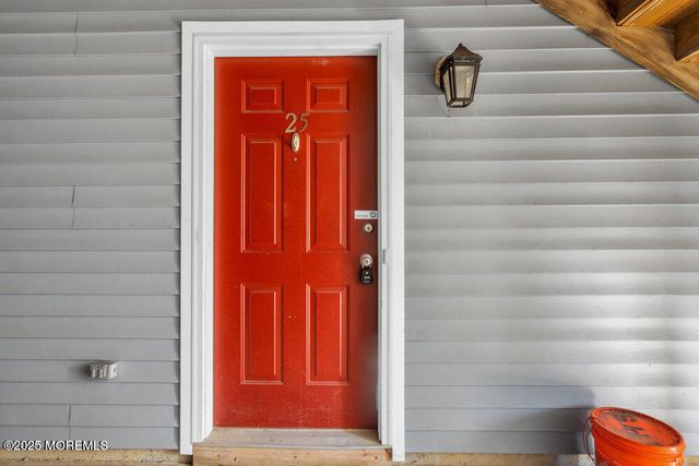 25 Jockey Lane, Tinton Falls, NJ 07753