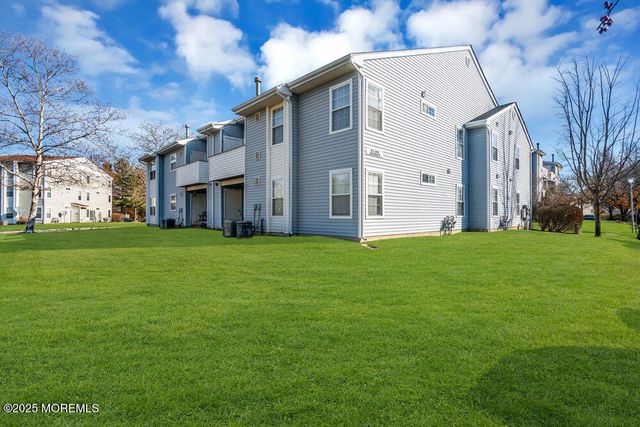 25 Jockey Lane, Tinton Falls, NJ 07753