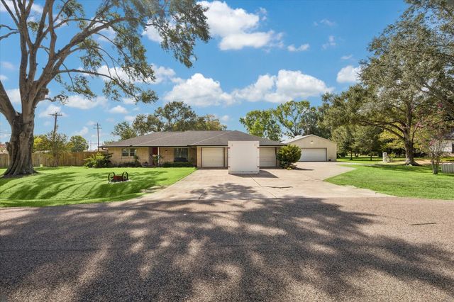 12806 Britt Road, Brookside, TX 77581