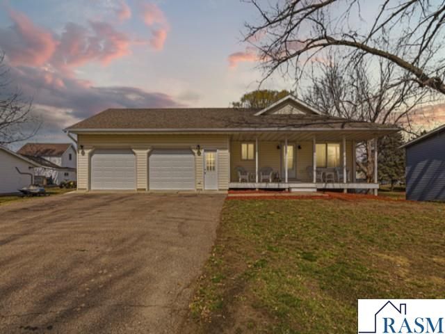 526 E Beaver Street, Belle Plaine, MN 56011