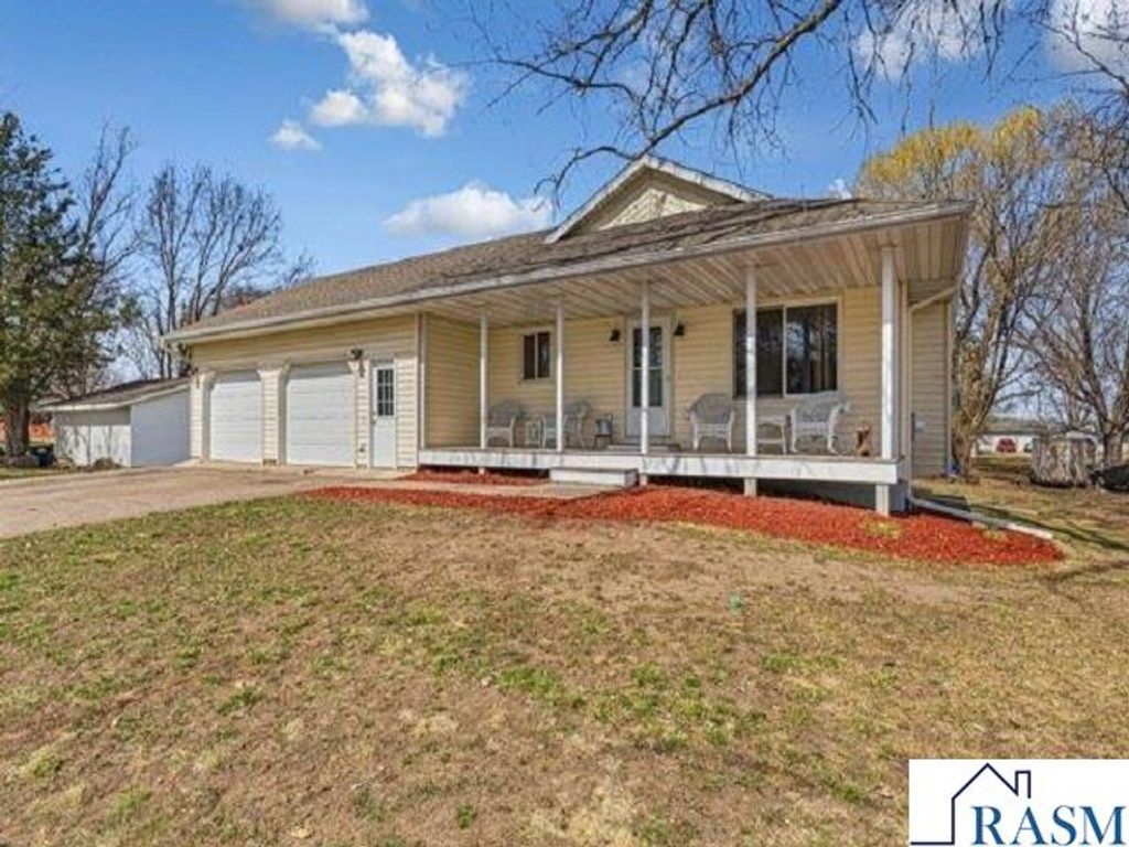 526 E Beaver Street, Belle Plaine, MN 56011