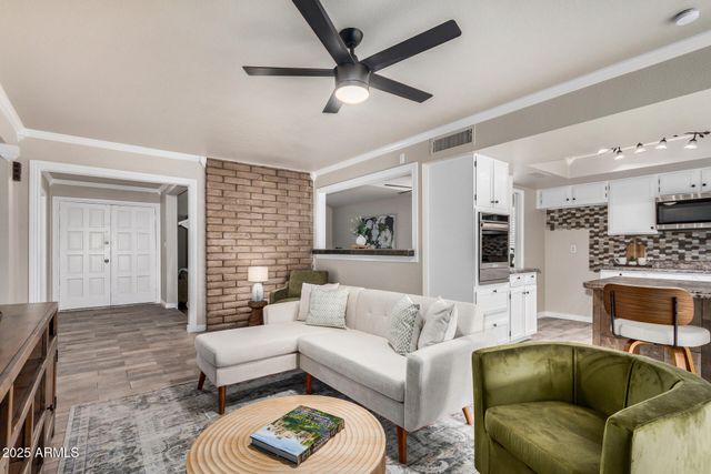 4629 W MYRTLE Avenue, Glendale, AZ 85301